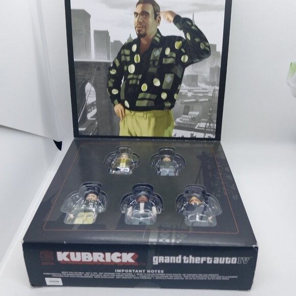 Grand Theft Auto 4 IV Kubrick GTA - Collectors Collectiable Rare Figures Brick - Picture 3 of 13